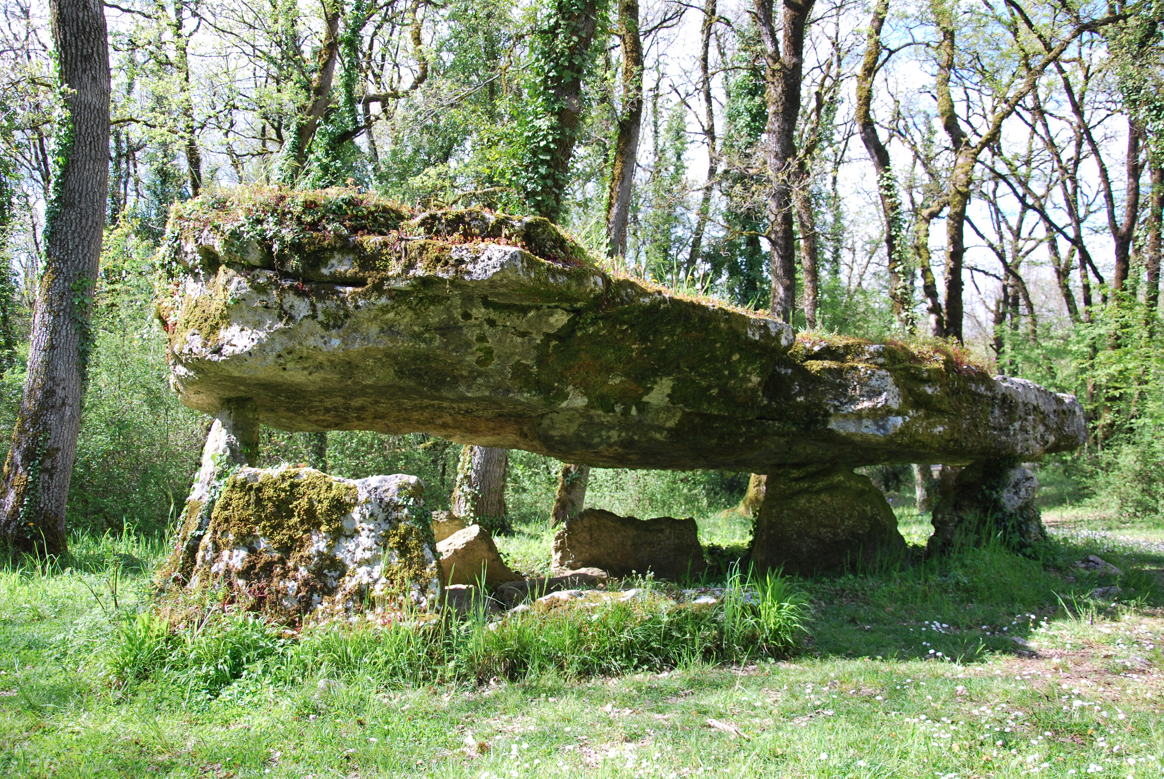 La Pierre Pèse Limalonges càPAH Mellois en Poitou